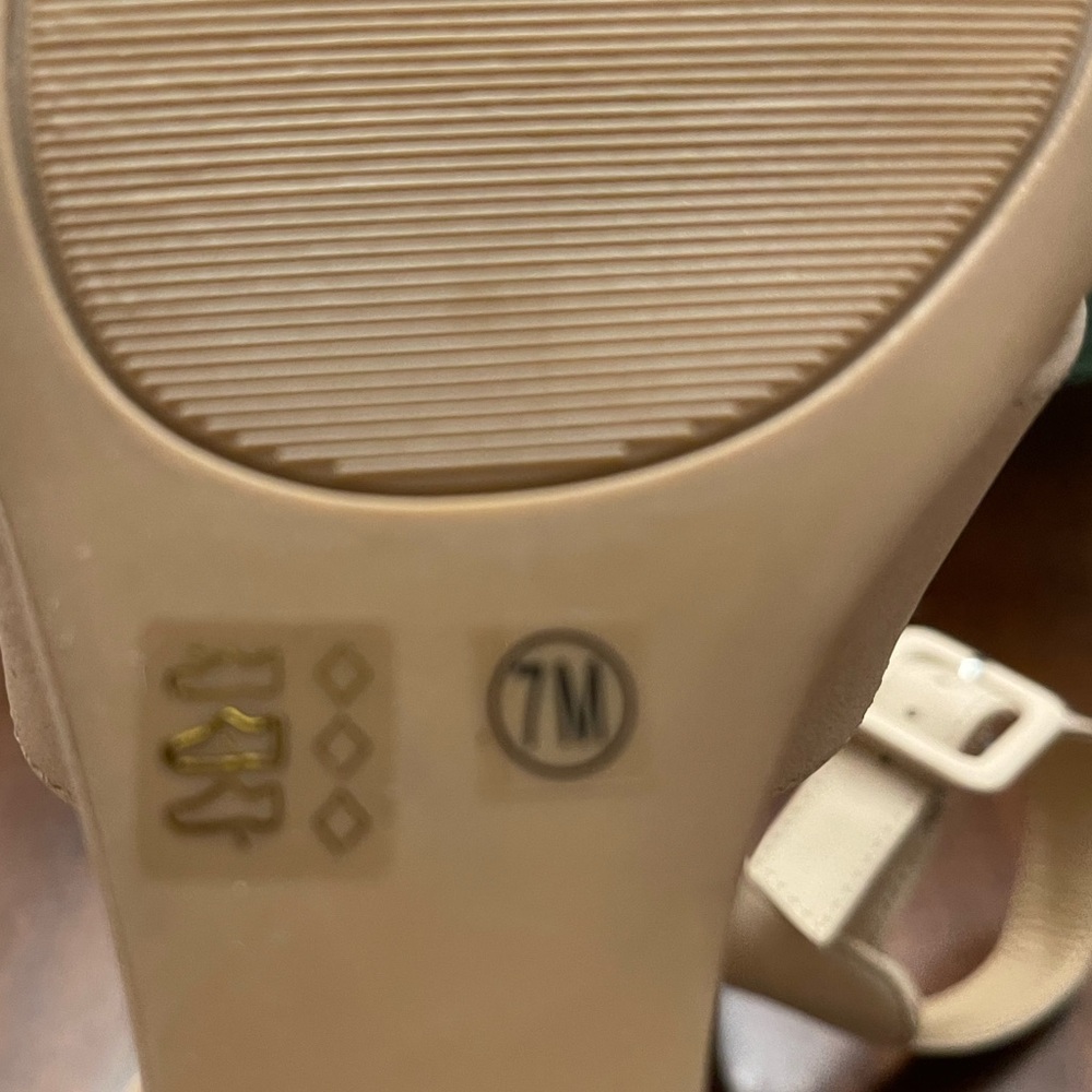 Chinese Laundry Women's Cream Sandals SZ 7 NWOT - Picture 8 of 9